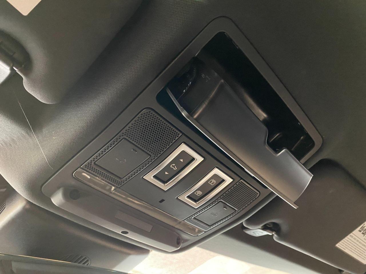 2020 Land Rover Range Rover Evoque S AWD+Slide PANO Roof+Lane Departure+CLEAN CARFAX - Photo #53