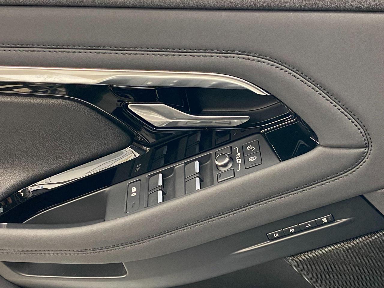 2020 Land Rover Range Rover Evoque S AWD+Slide PANO Roof+Lane Departure+CLEAN CARFAX Photo132