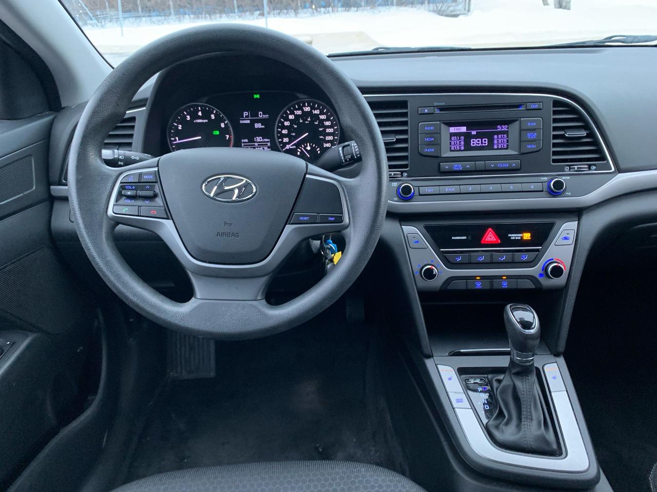 2017 Hyundai Elantra LE Photo2