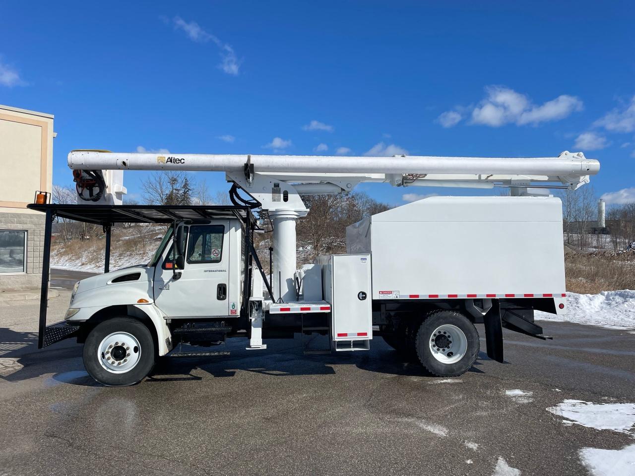 2005 International 4300 CHIPPER BUCKET DUMP TRUCK- ALTEC LVR56 - Photo #2