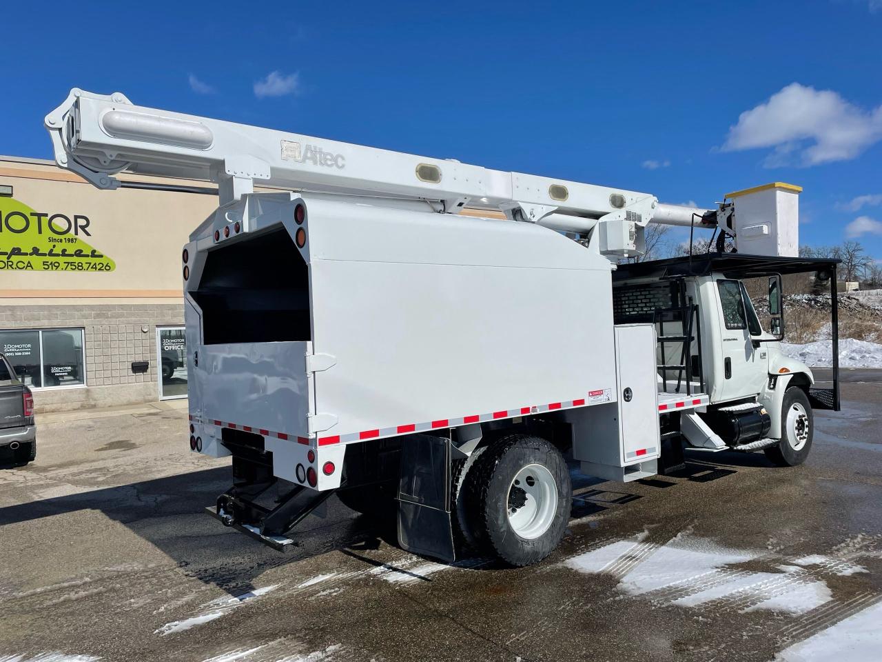 2005 International 4300 CHIPPER BUCKET DUMP TRUCK- ALTEC LVR56 - Photo #8