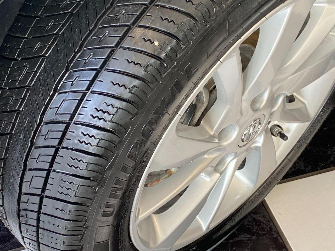 2015 Nissan Sentra SV+Camera+Heated Seats+New Tires+CLEAN CARFAX - Photo #11