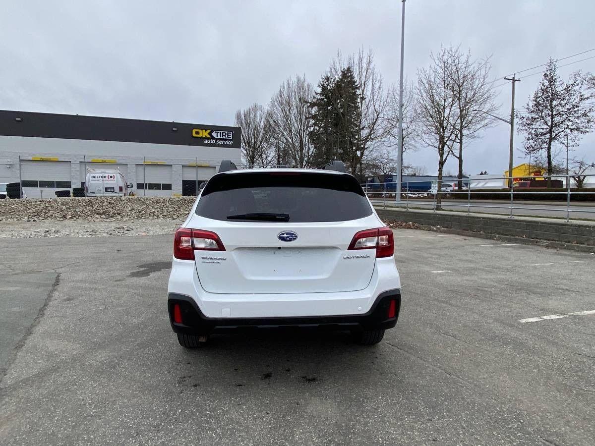 2019 Subaru Outback LIMITED - Photo #6