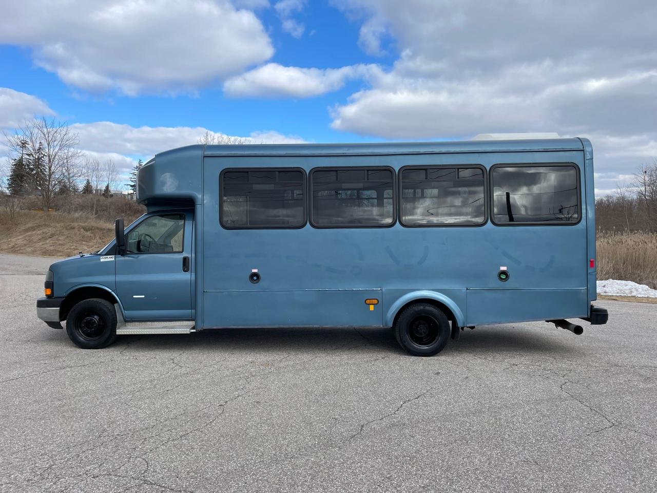 2013 GMC 4500 B-CLASS RV BUS - Photo #2