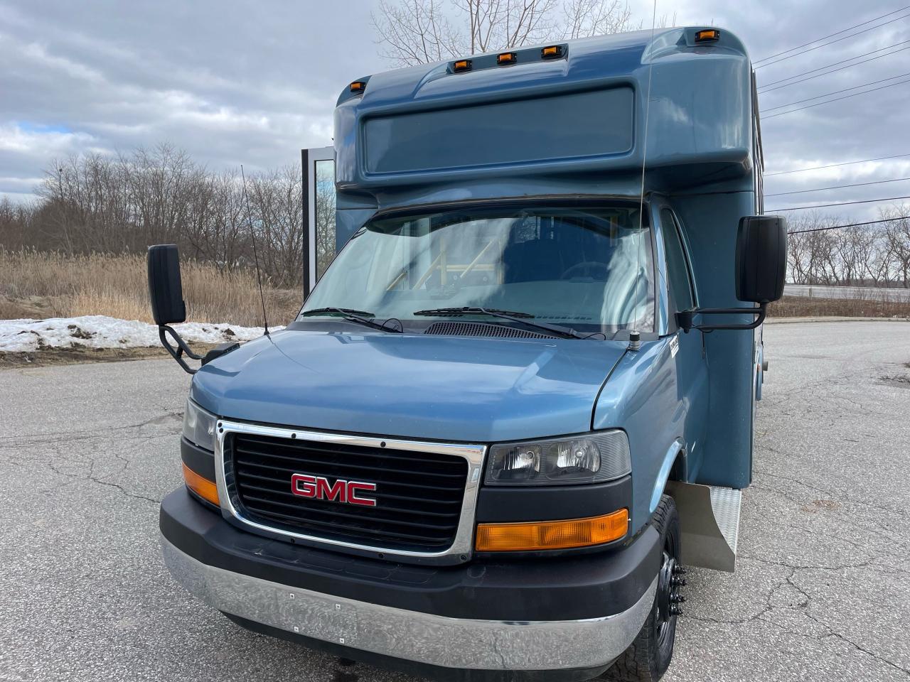 2013 GMC 4500 B-CLASS RV BUS - Photo #3