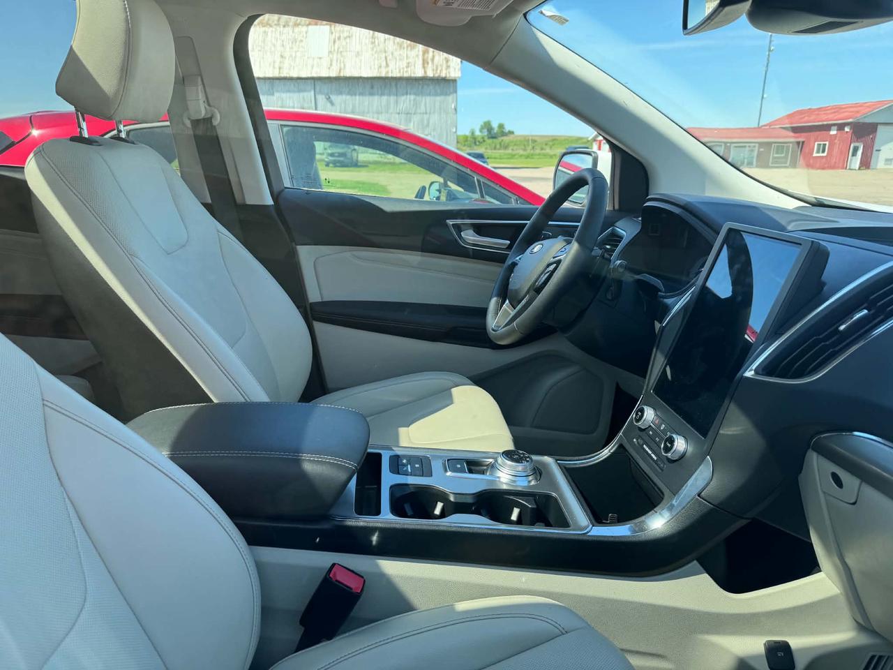 2022 Ford Edge Titanium Photo