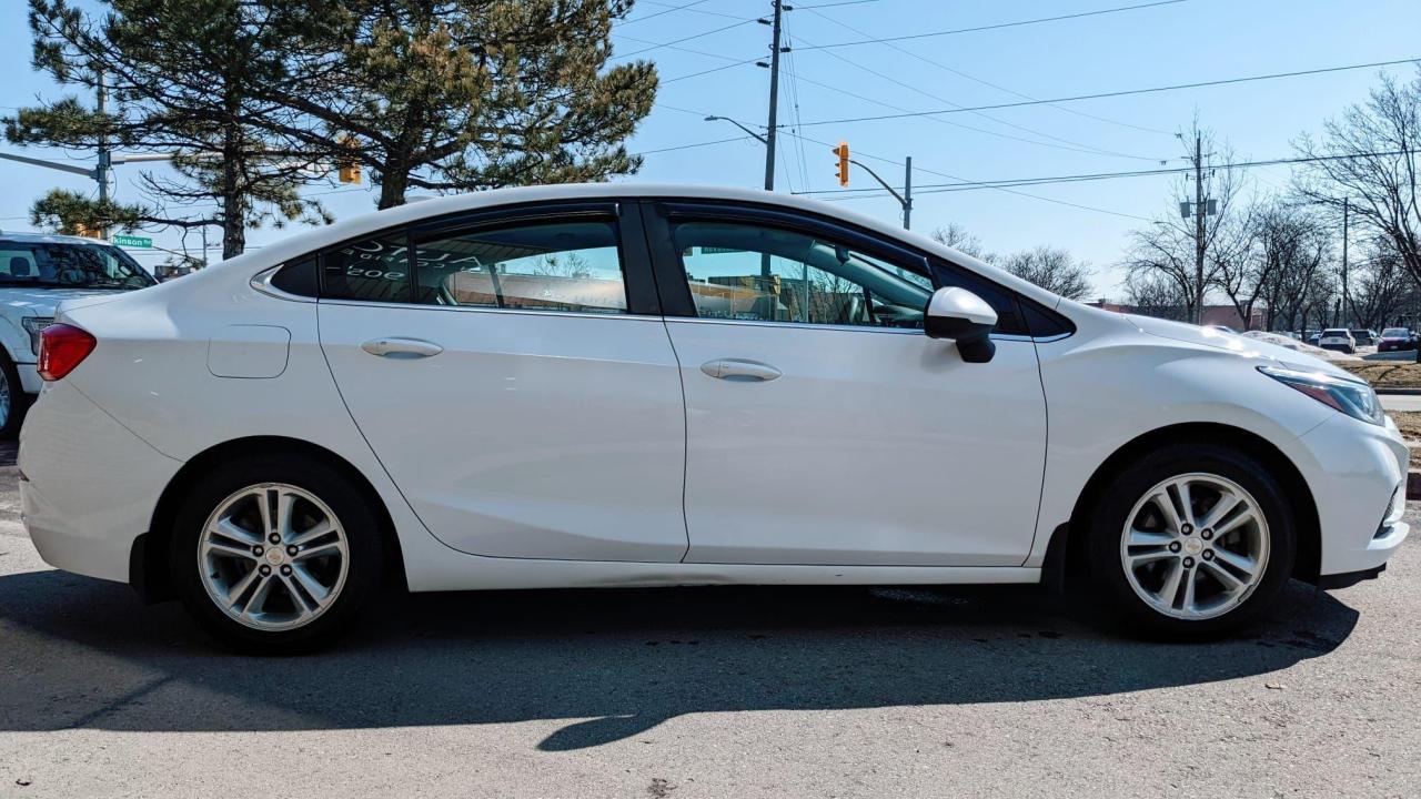 2016 Chevrolet Cruze LT Photo4