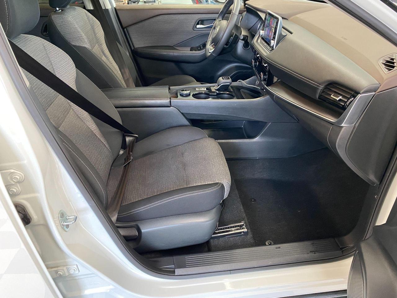2021 Nissan Rogue SV AWD+Roof+Adaptive Cruise+Lane Keep+CLEAN CARFAX - Photo #21