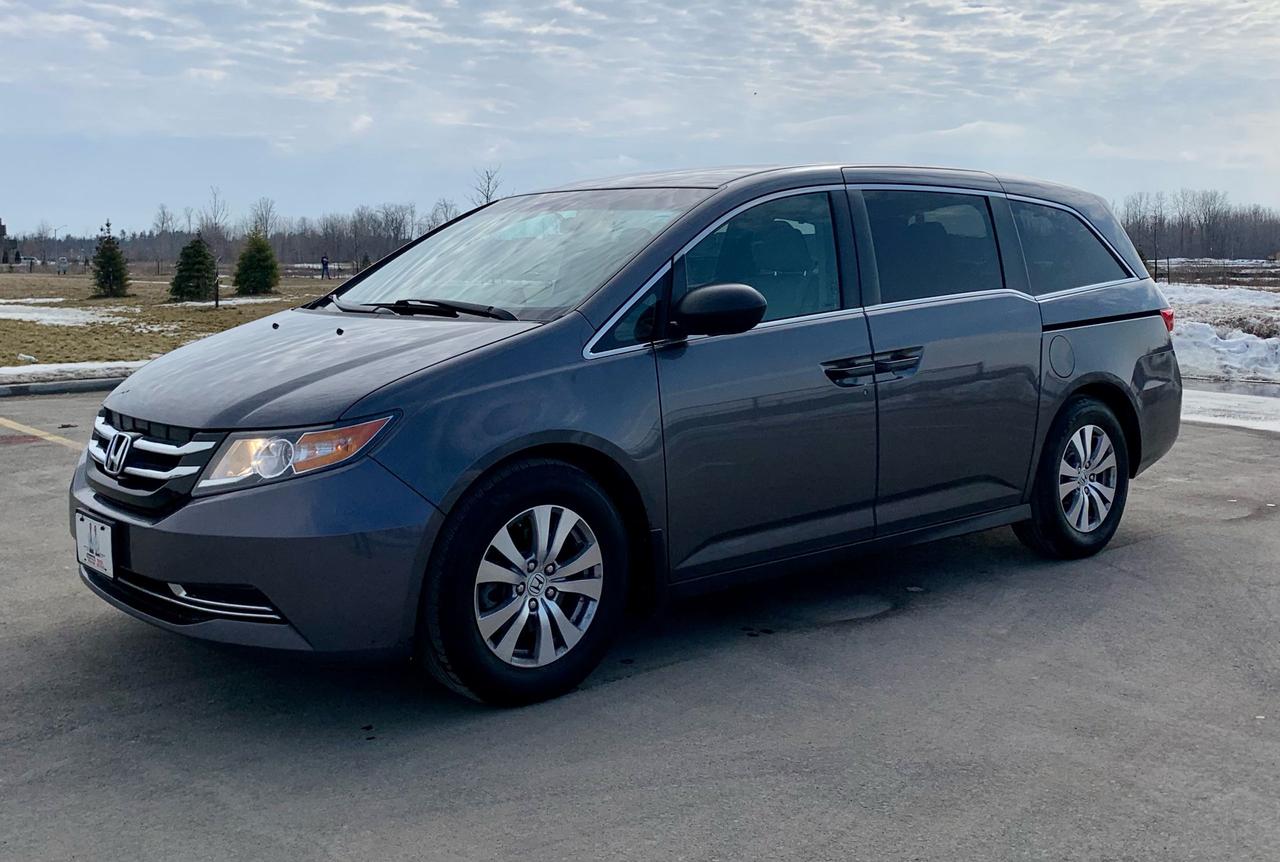 2016 Honda Odyssey SE - Photo #1