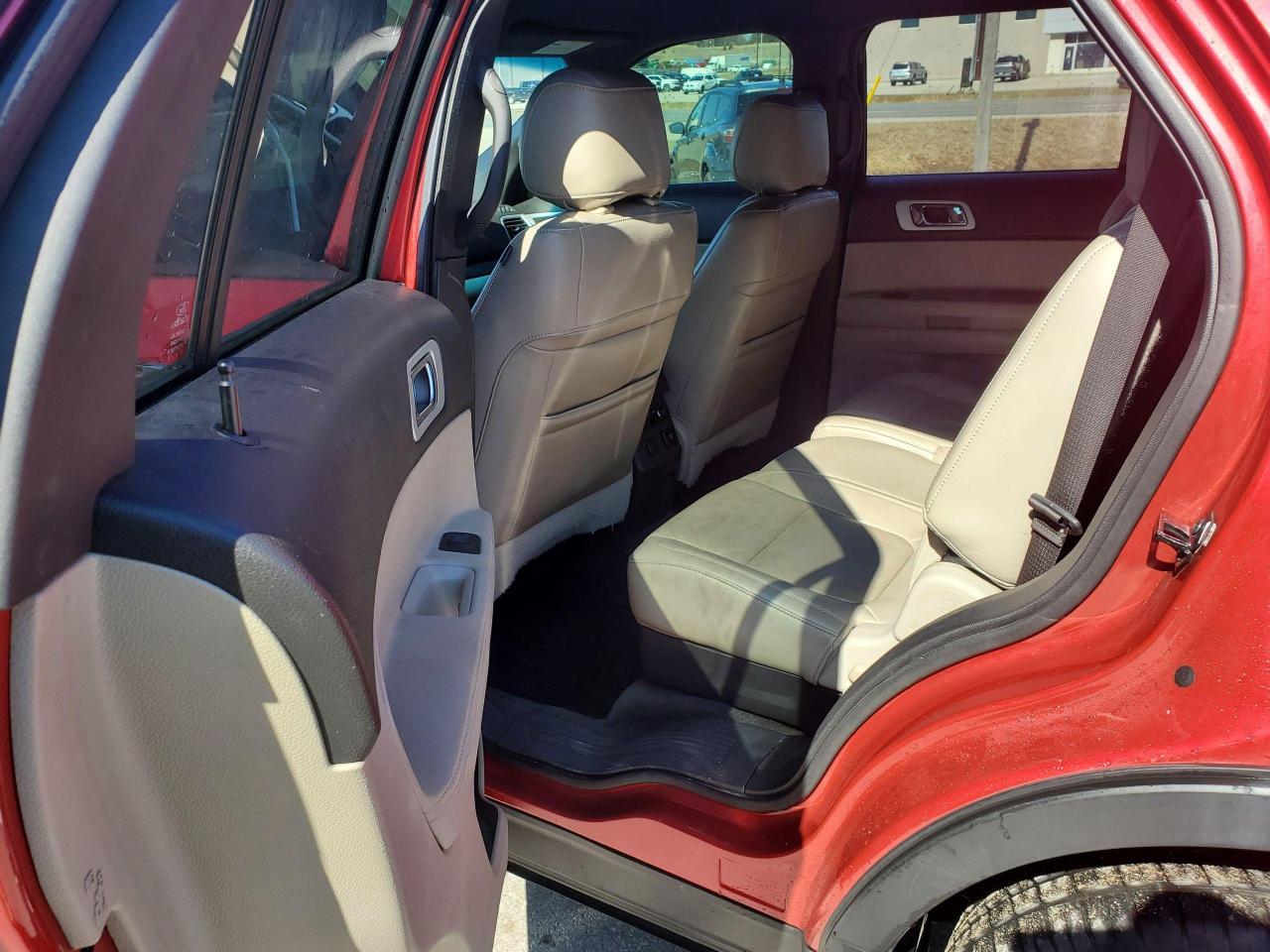 2011 Ford Explorer LIMITED - Photo #5