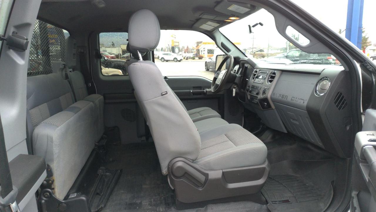 2015 Ford F-350 4x4 XL - Extended Cab, 8ft Flatdeck - Photo #11
