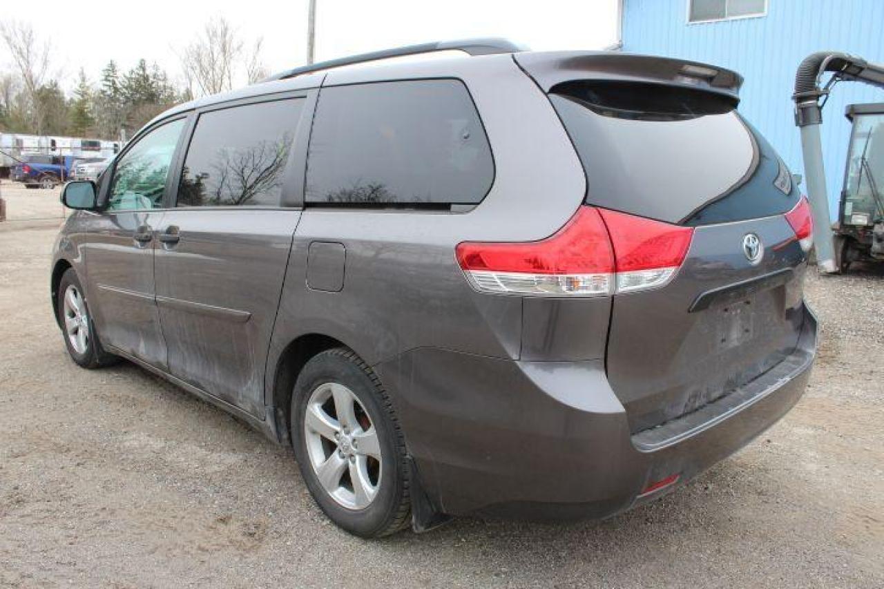 2013 Toyota Sienna  Photo3