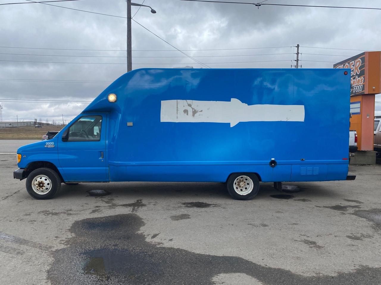 2001 Ford Econoline NOT RUNNING, 350, ONLY 89KM. SHOWROOM, STORAGE Photo