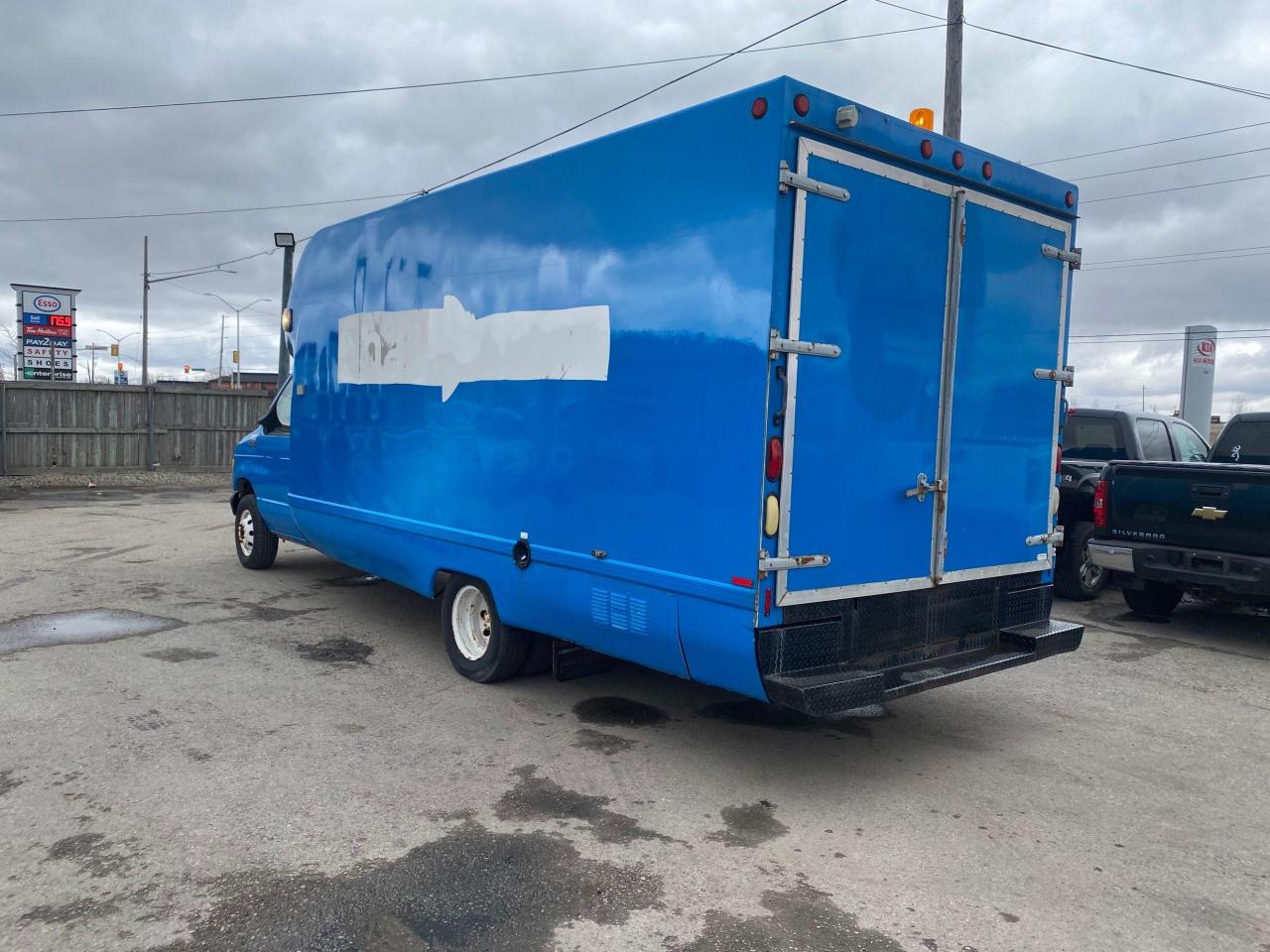 2001 Ford Econoline 350*ONLY 89KMS*MOBILE SHOWROOM*STORAGE*RUNS GREAT Photo2