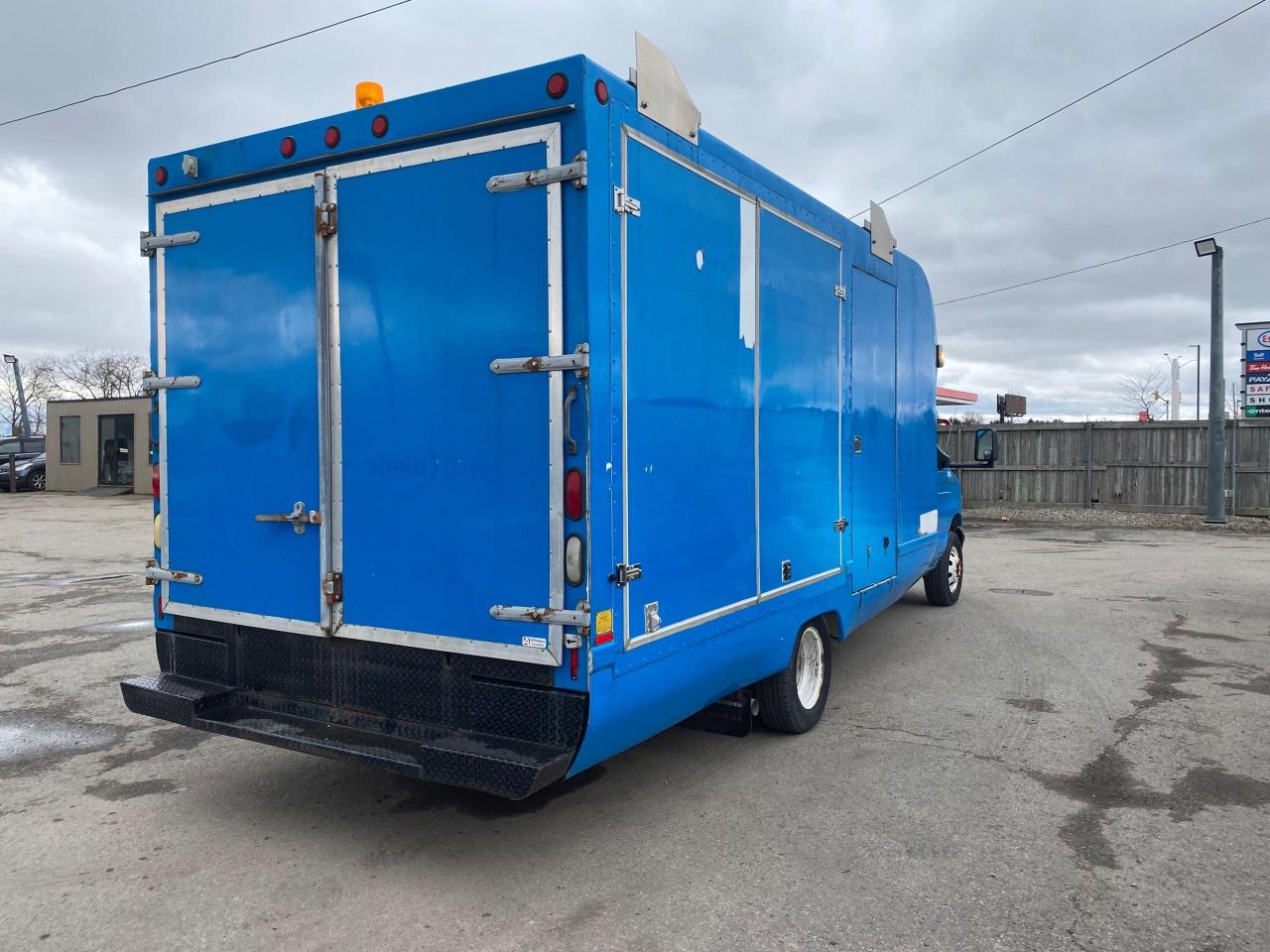 2001 Ford Econoline 350*ONLY 89KMS*MOBILE SHOWROOM*STORAGE*RUNS GREAT Photo4