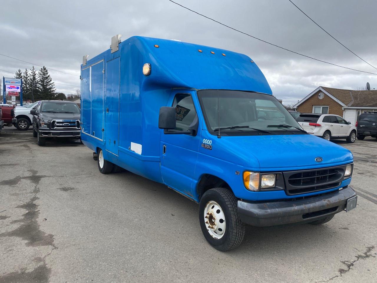 2001 Ford Econoline NOT RUNNING, 350, ONLY 89KM. SHOWROOM, STORAGE Photo