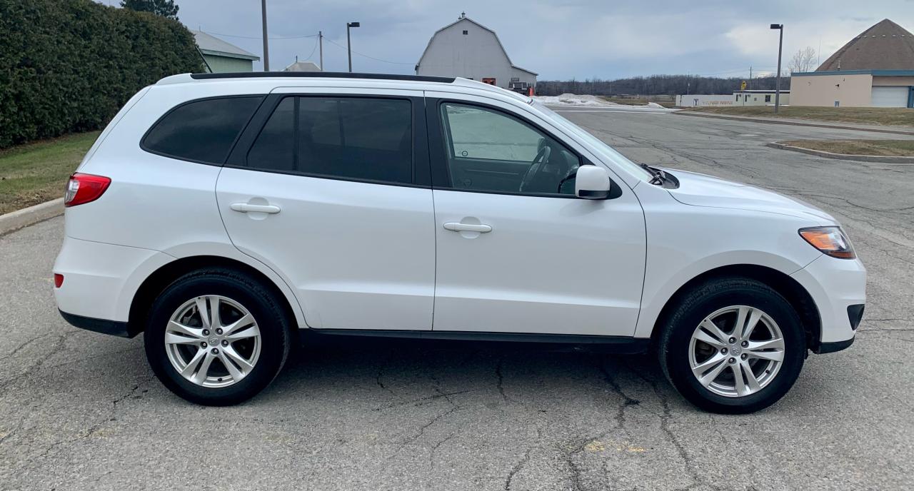 2011 Hyundai Santa Fe GL Premium Photo4