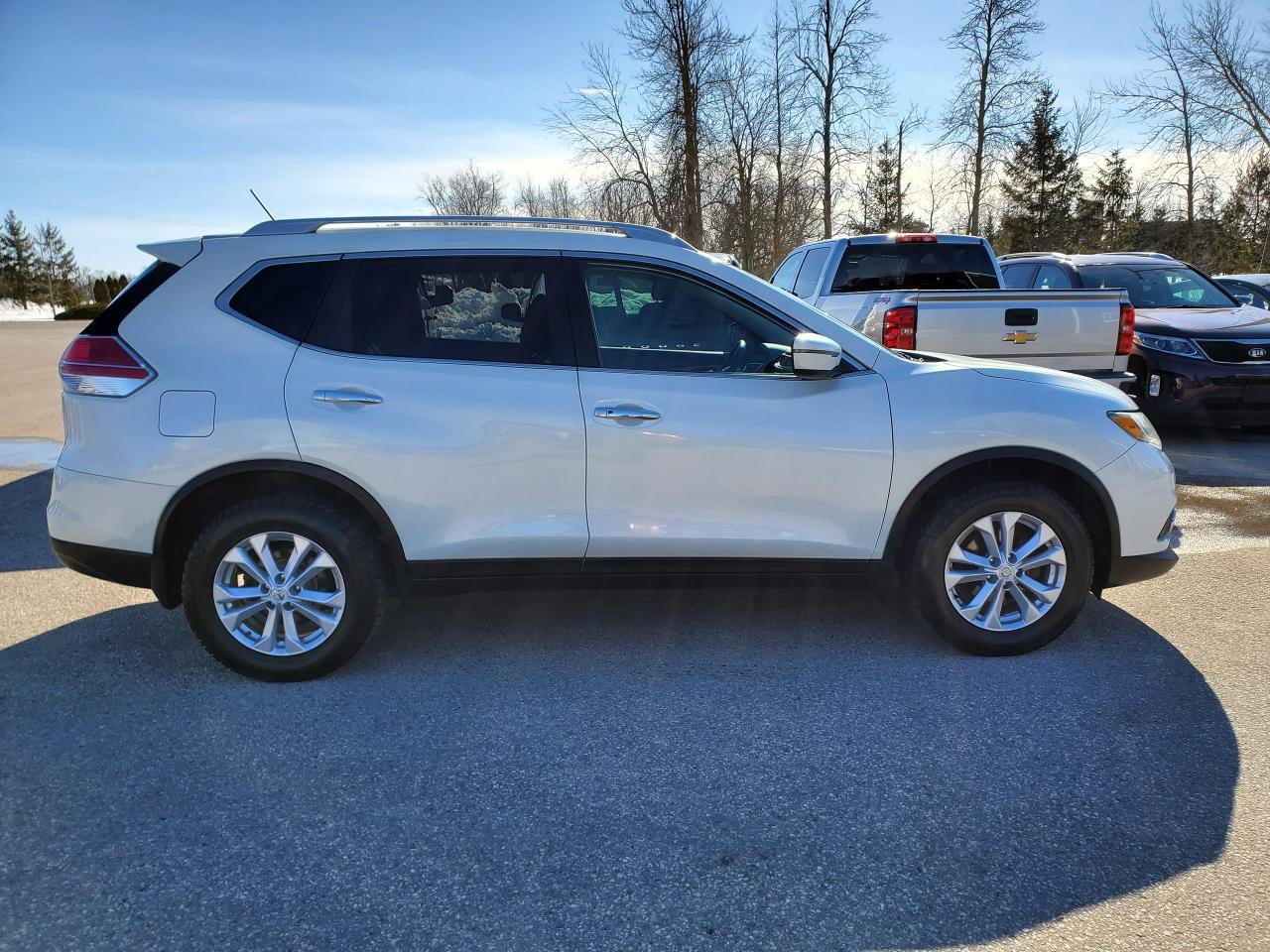 2016 Nissan Rogue SV - ALL WHEEL DRIVE - SUNROOF - CERTIFIED - Photo #2