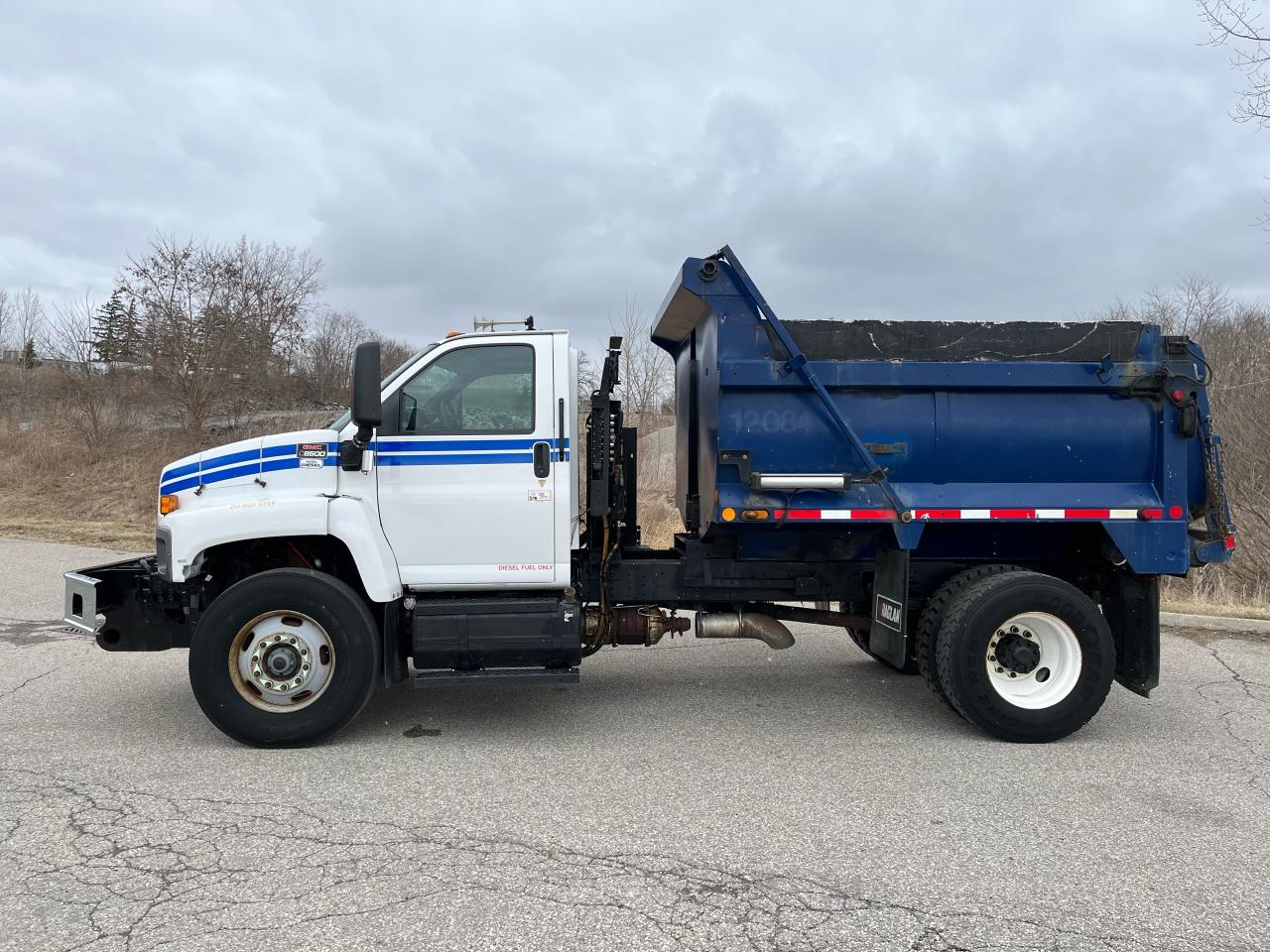 2007 GMC C8500 DUMP TRUCK - Photo #2