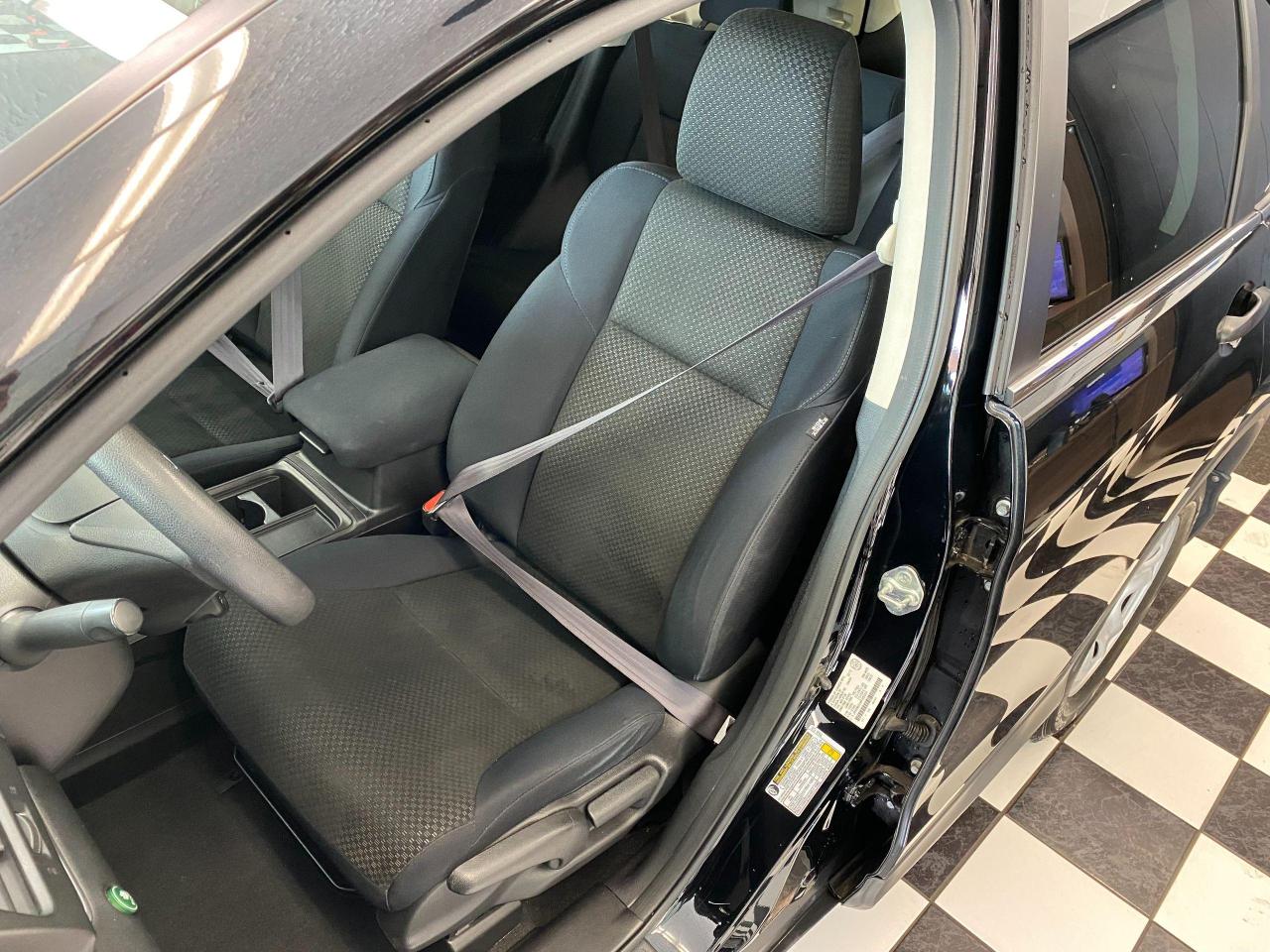 2015 Honda CR-V LX+Camera+Heated Seats+A/C+CLEAN CARFAX - Photo #18