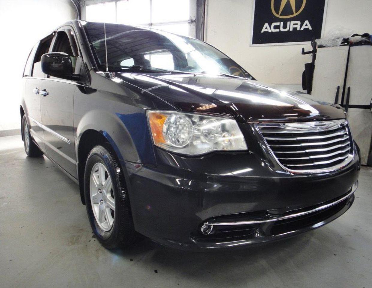 2012 Chrysler Town & Country NAVI, BACK CAM, ONE OWNER NO ACCIDENT,SERVICE RECO