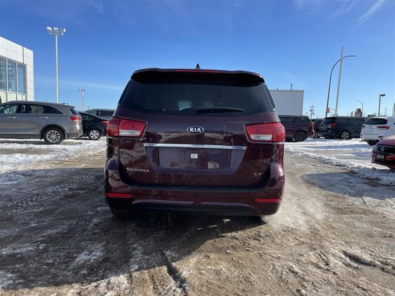 2016 Kia Sedona LX Photo2