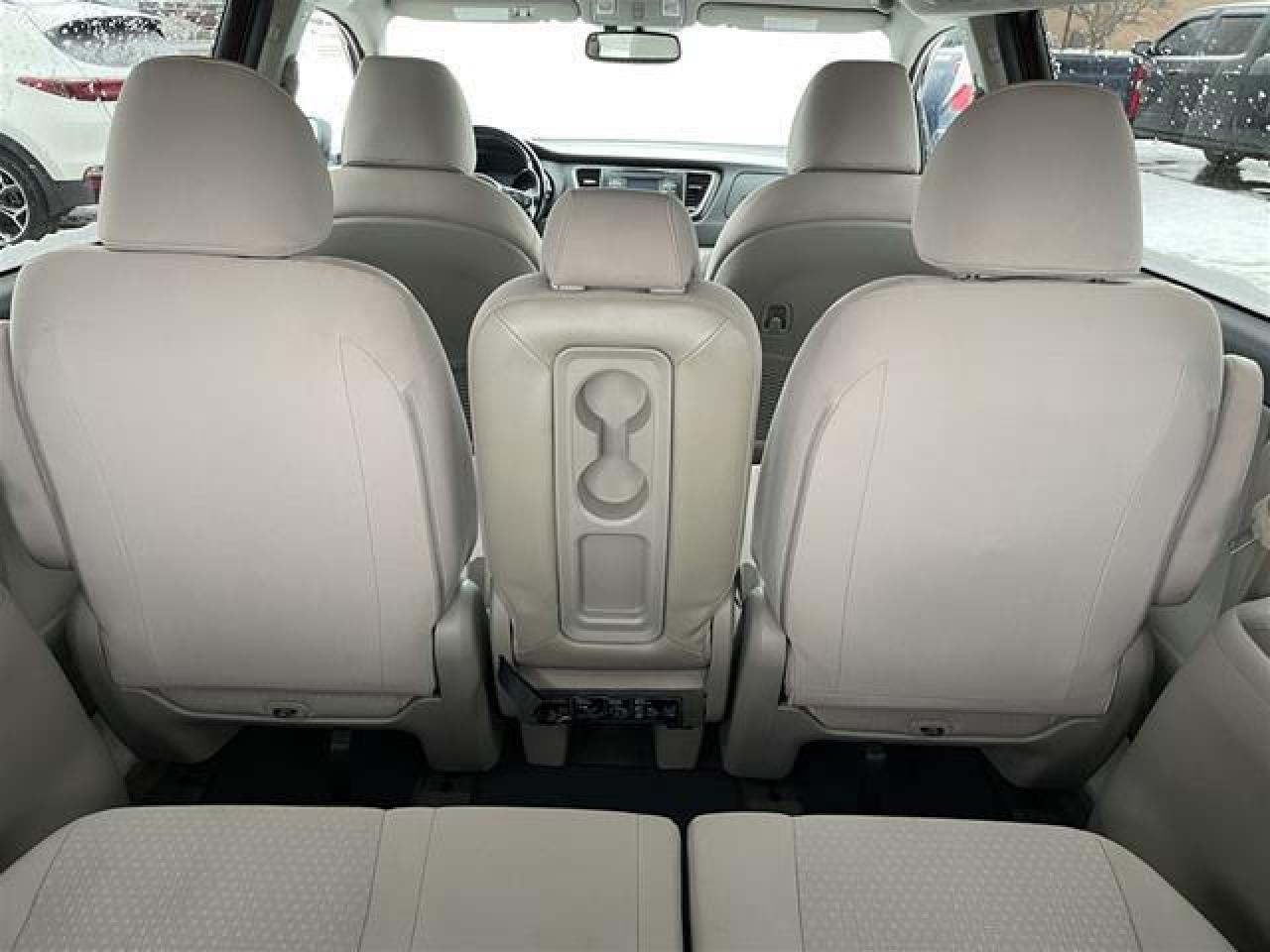 2016 Kia Sedona LX Photo4