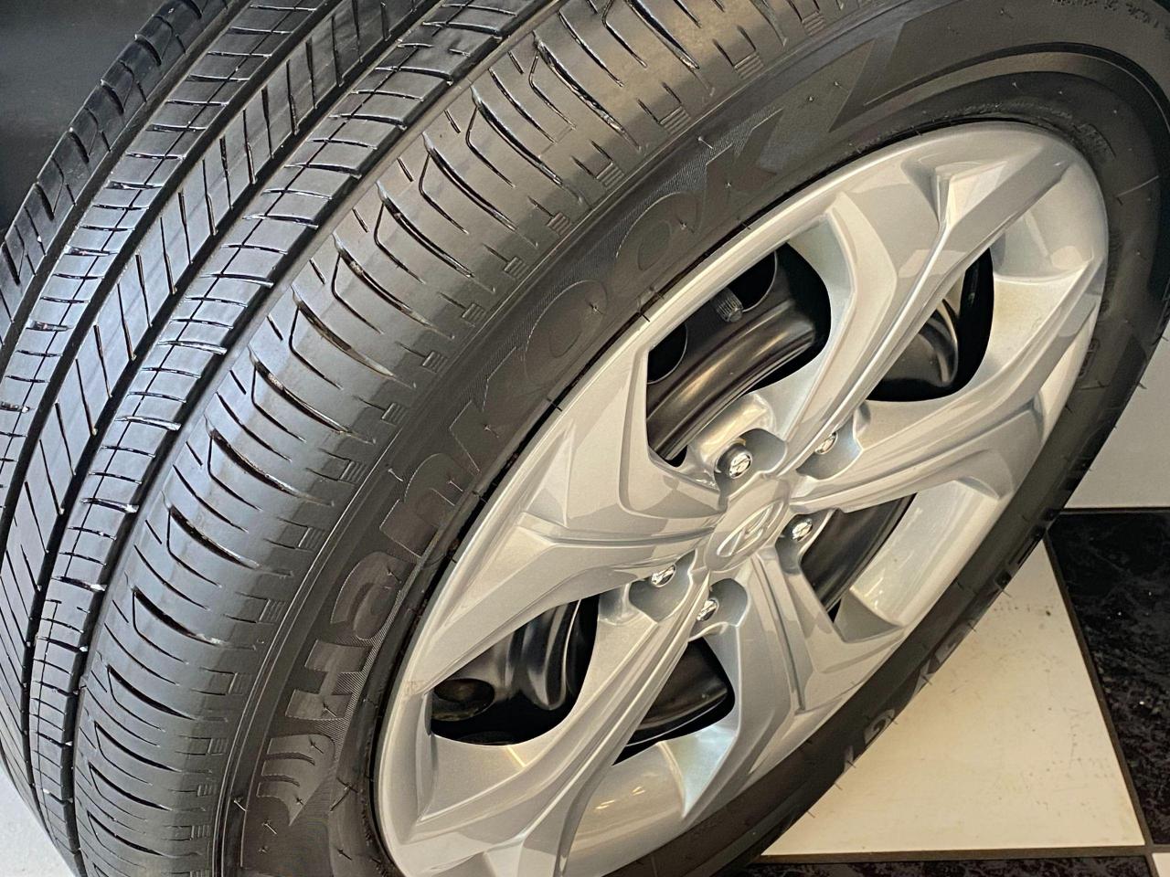 2020 Hyundai Tucson Essential AWD+Heated Seats+ApplePlay+CLEAN CARFAX - Photo #12