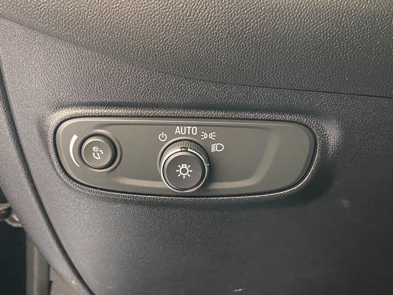 2018 Chevrolet Equinox LT+Pano Roof+ApplePlay+Heated Seats+CLEAN CARFAX - Photo #51