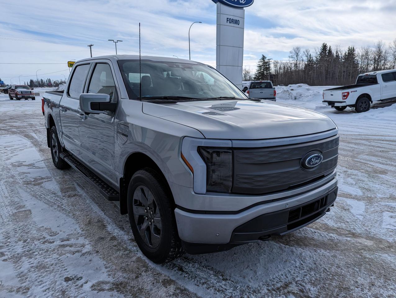 2022 Ford F-150 Lightning Lariat Photo3