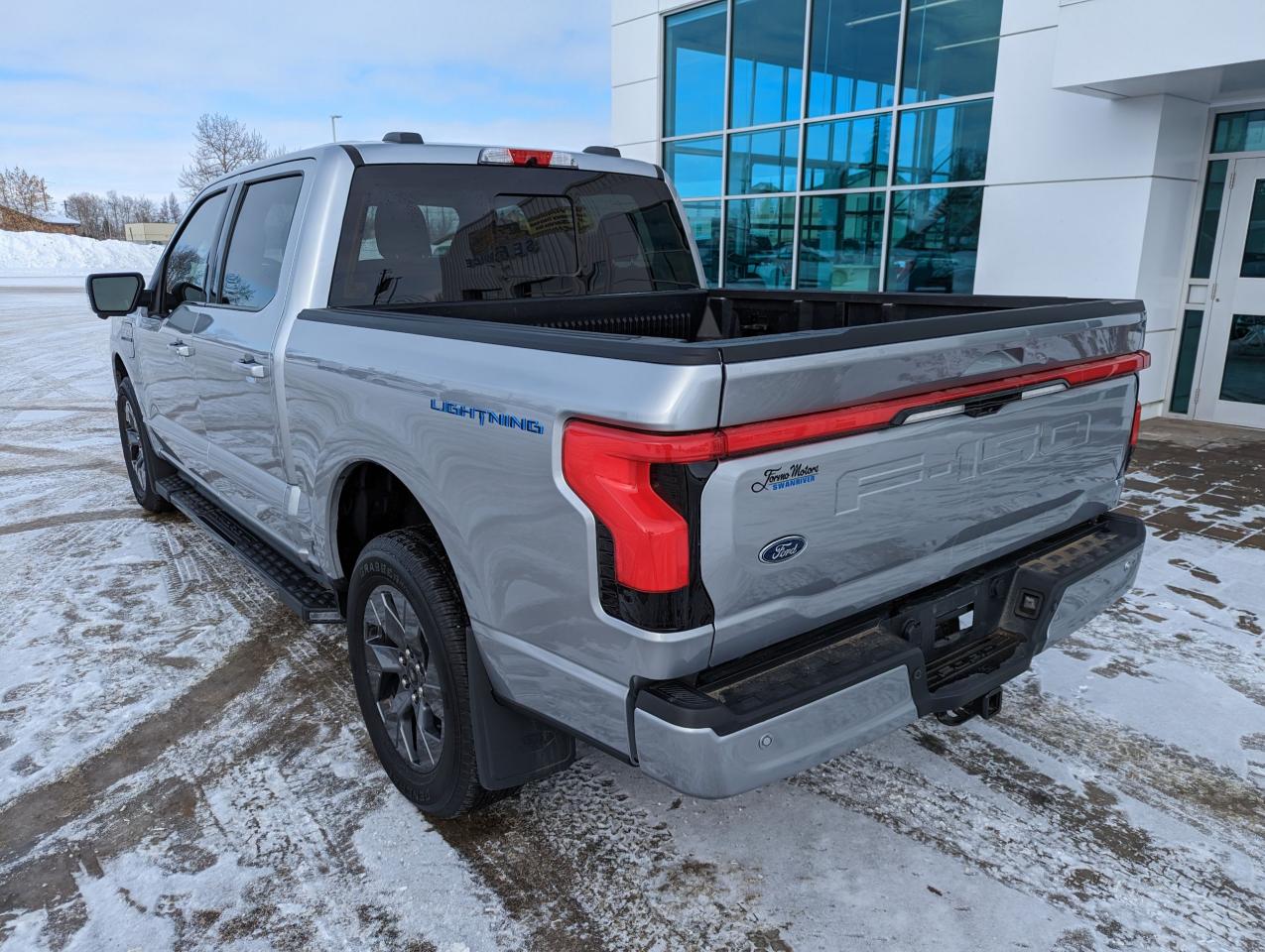 2022 Ford F-150 Lightning Lariat Photo5