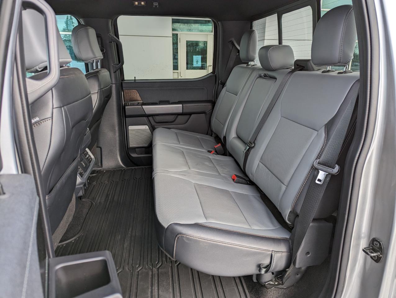 2022 Ford F-150 Lightning Lariat Photo5