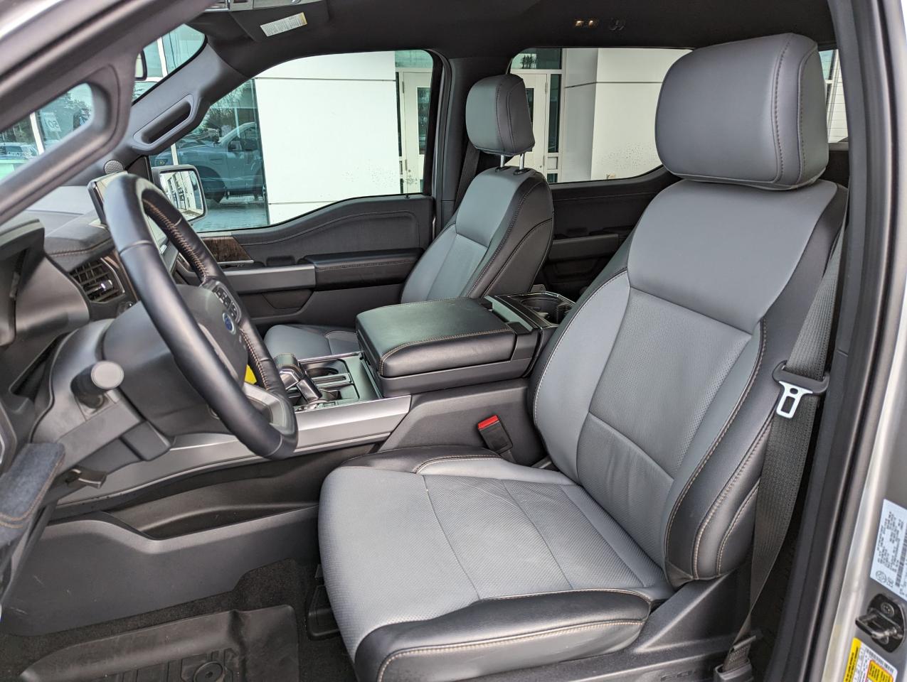 2022 Ford F-150 Lightning Lariat Photo5
