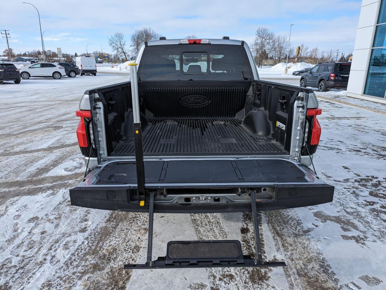 2022 Ford F-150 Lightning Lariat Photo5