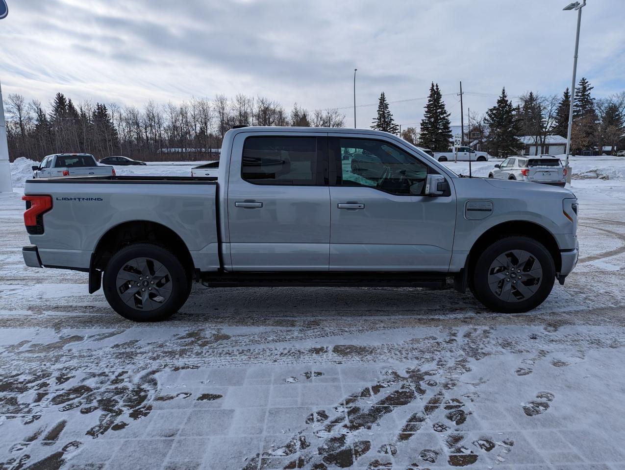 2022 Ford F-150 Lightning Lariat Photo5