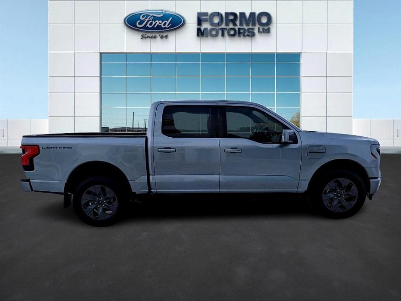 2022 Ford F-150 Lightning Lariat Photo4