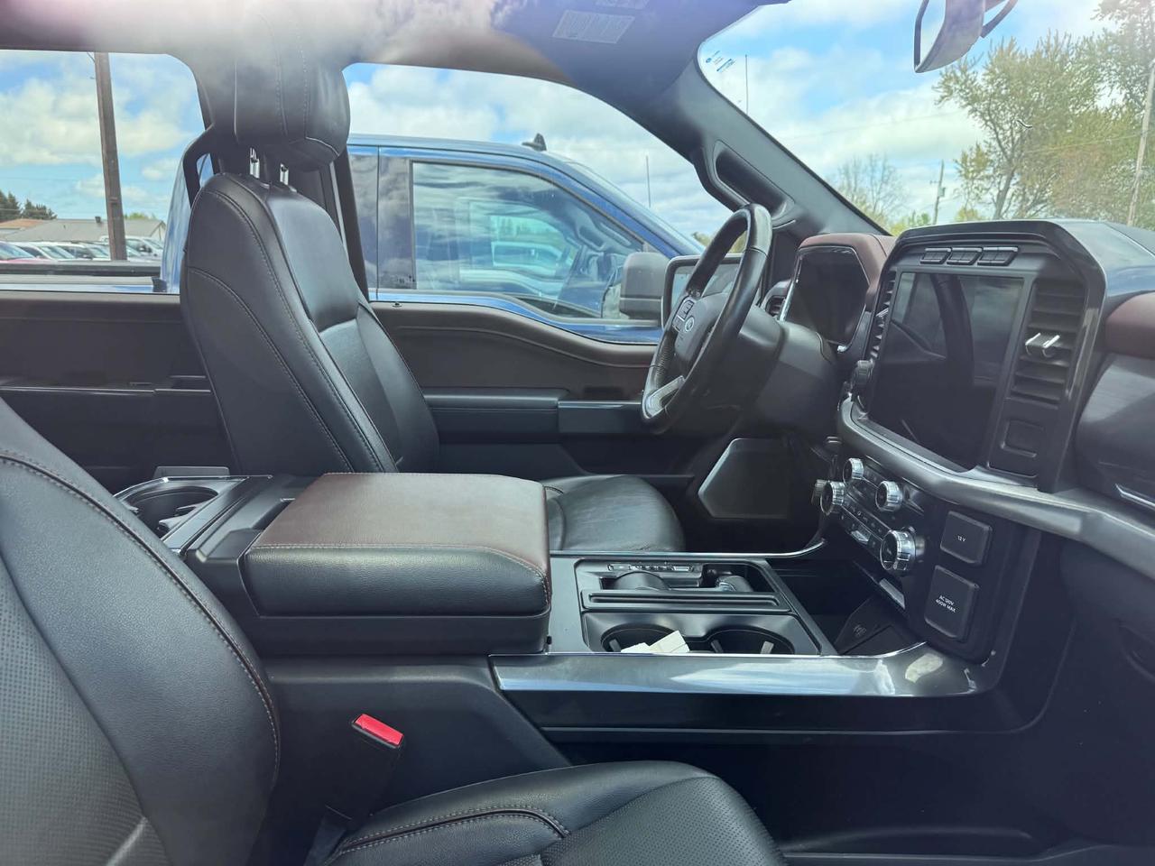 2022 Ford F-150 Lariat Photo2
