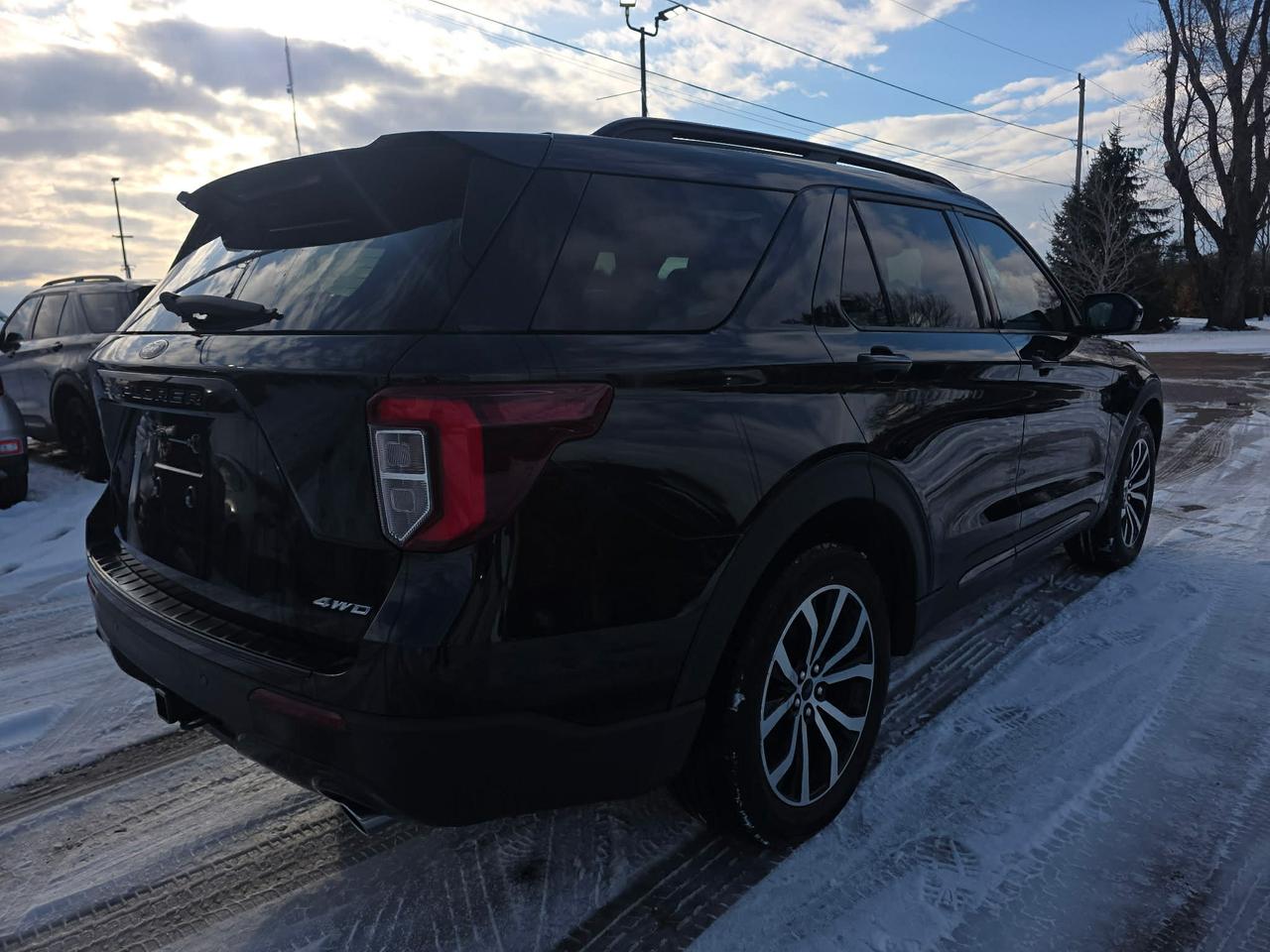 2022 Ford Explorer ST-Line 4WD Photo3