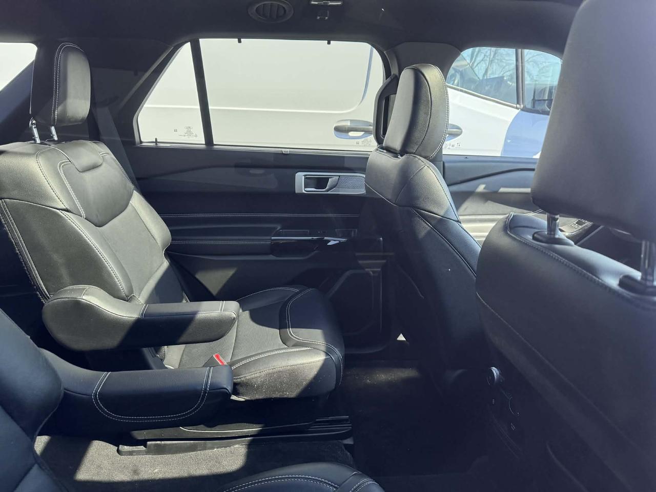 2022 Ford Explorer ST 4WD Photo3