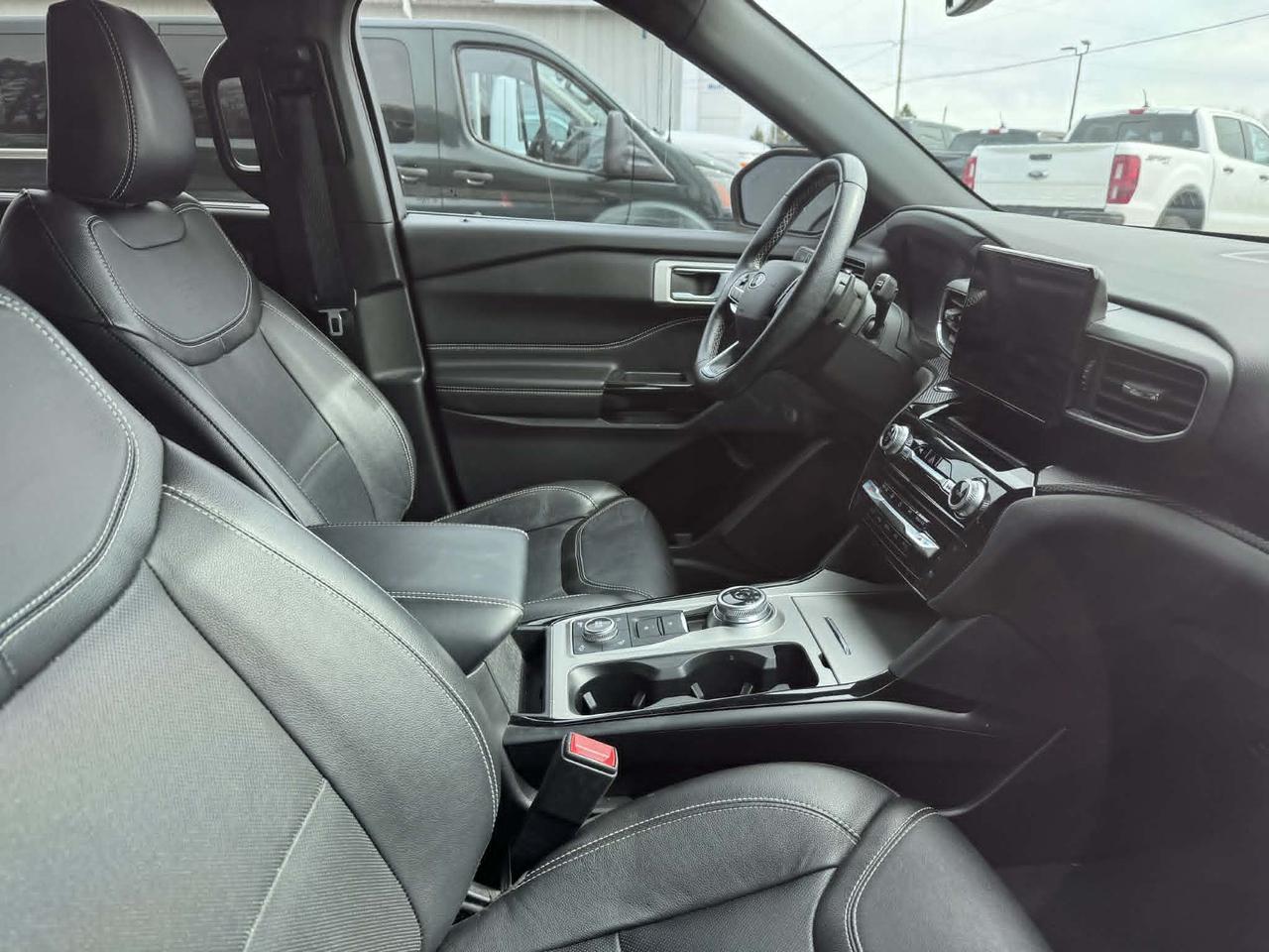 2022 Ford Explorer ST 4WD Photo2