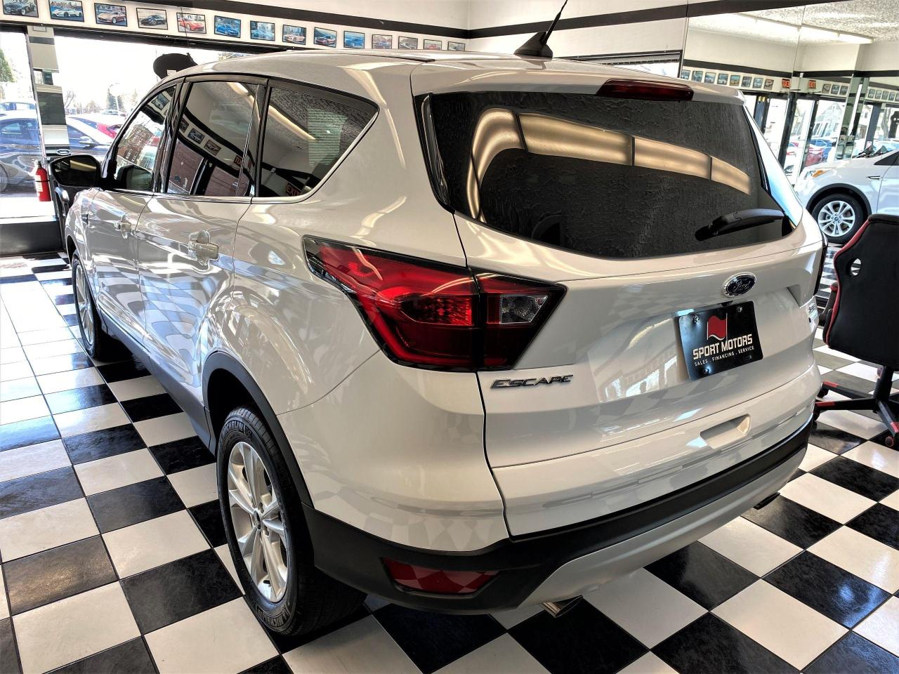 2019 Ford Escape SE+Apple Carplay+Heated Seats+Camera+CLEAN CARFAX - Photo #2
