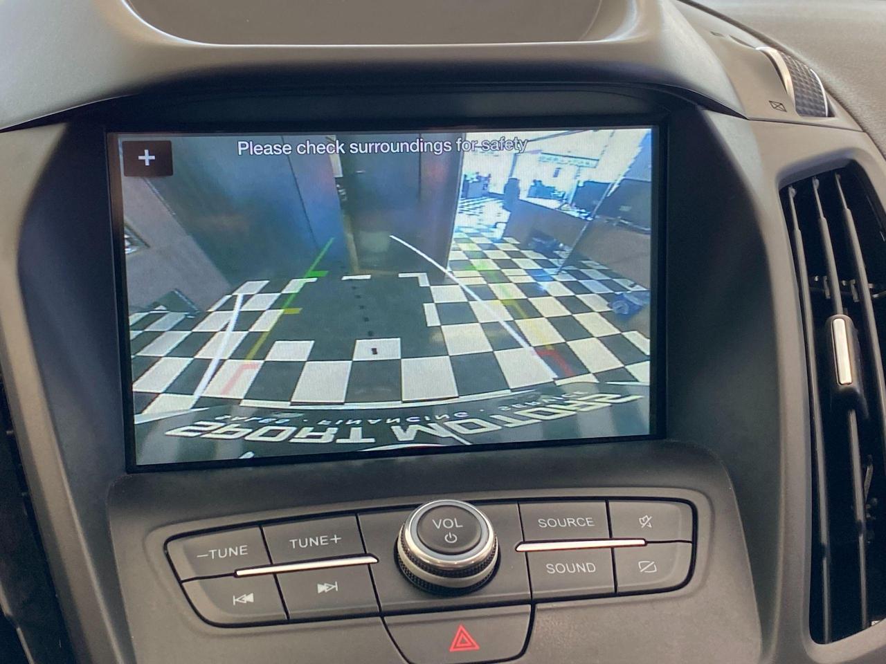 2019 Ford Escape SE+Apple Carplay+Heated Seats+Camera+CLEAN CARFAX - Photo #11