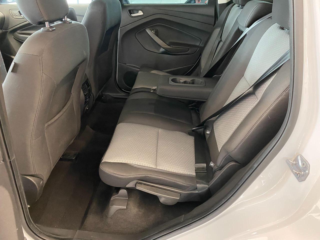 2019 Ford Escape SE+Apple Carplay+Heated Seats+Camera+CLEAN CARFAX - Photo #24