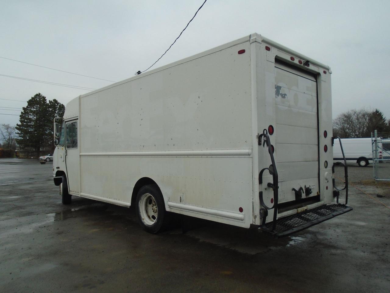2002 International TerraStar STEPVAN 18 FT - Photo #2