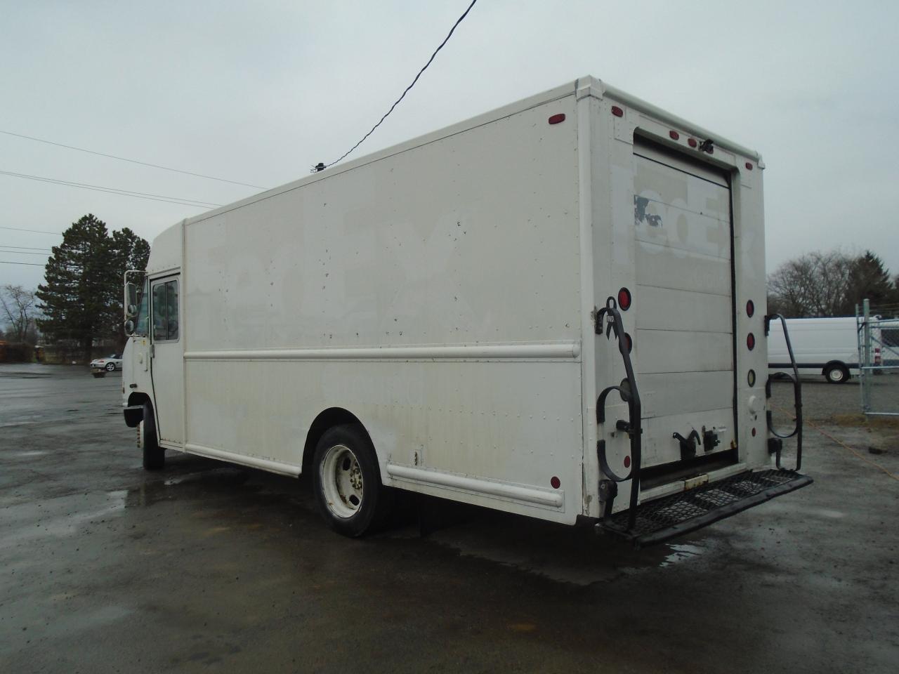 2002 International TerraStar STEPVAN 18 FT - Photo #2