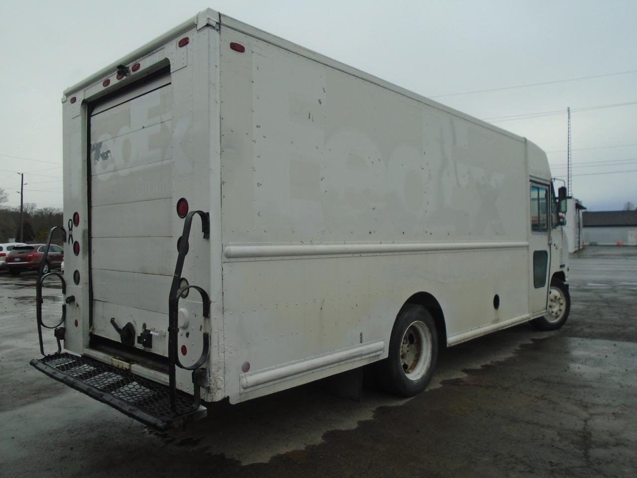 2002 International TerraStar STEPVAN 18 FT - Photo #3