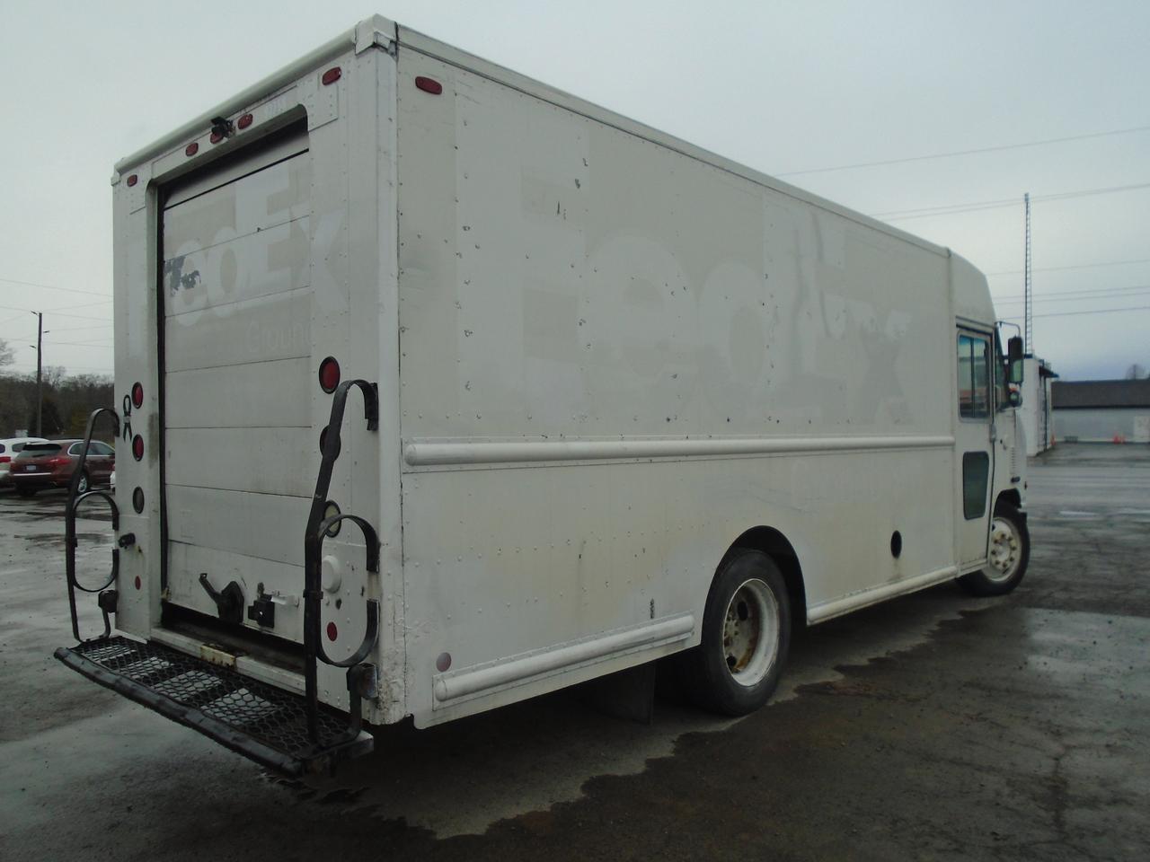 2002 International TerraStar STEPVAN 18 FT Photo2