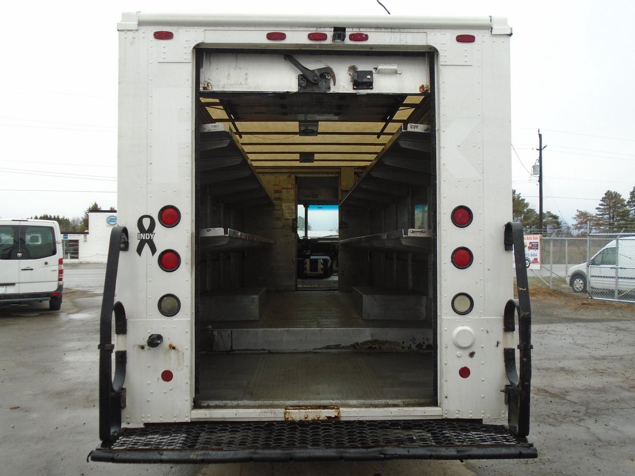 2002 International TerraStar STEPVAN 18 FT Photo