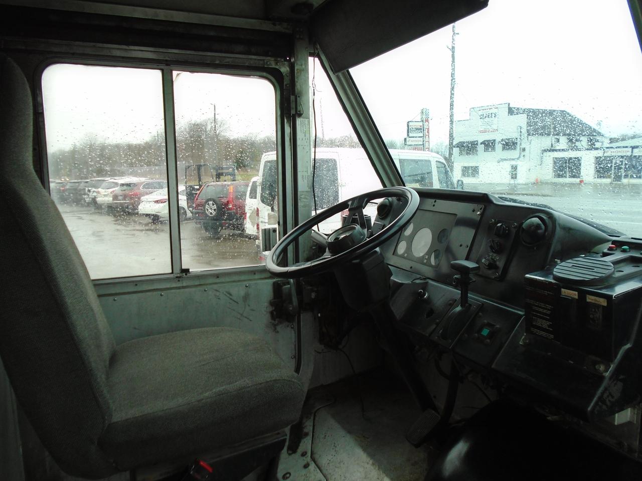 2002 International TerraStar STEPVAN 18 FT Photo