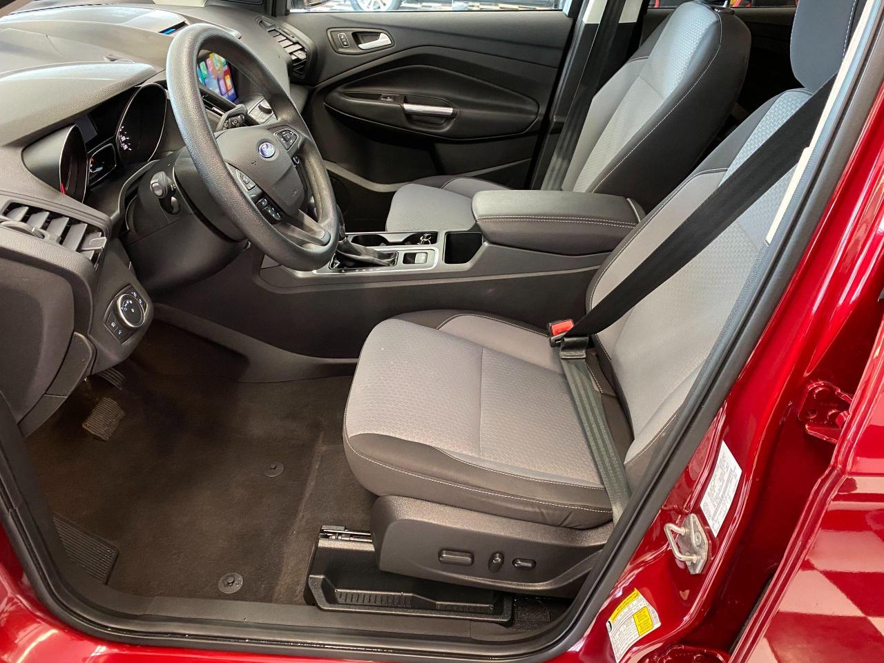 2018 Ford Escape SE 4WD+Adaptive Cruise+GPS+Apple Play+CLEAN CARFAX - Photo #21